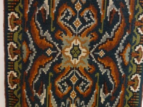 Izstāde &quot;Paklāji, tepiķi un dekori&quot; Līgatnes kultūras namā. Foto: Daina Klints un Anita Zazerina
