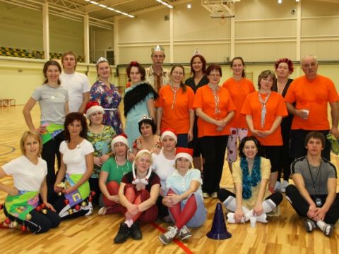 Līgatnes novada domes darbinieku sporta aktivitātes Līgatnes sporta centrā, 10.12.2010., foto Anita Jaunzeme