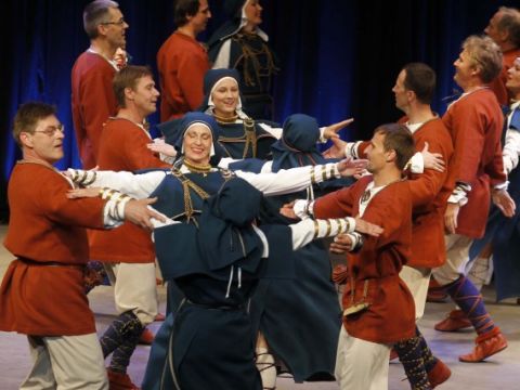 Kad jaSMĪNS piedurknēs! Cēsu deju apriņķa tautas deju kolektīvu koncerts Cēsīs 2014.gada 8. jūnijā, foto Uldis Blīgzna