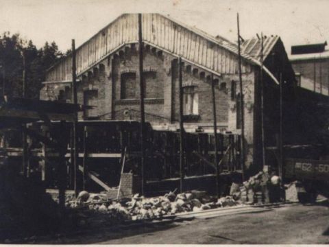 Līgatnes papīrfabrika kluba pēckara atjaunošana. Foto: Augusts Puriņš