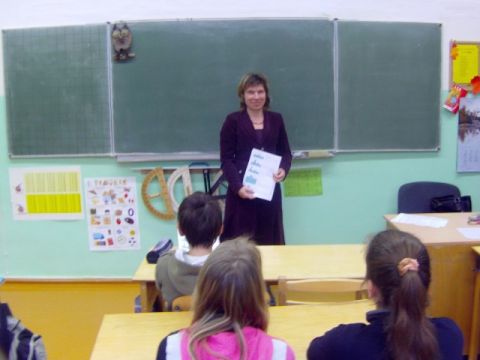 Skolotāju dienā Līgatnes novada vidusskolā stundas vada vecāki, 03.10.2011., foto Kintija Blūmentāle