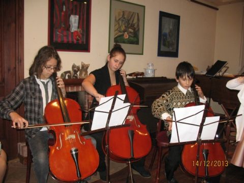 Līgatnes mūzikas un mākslas skolas Flautas, vijoles un čella klases audzēkņu koncerts, 14.12.13. Foto: Ingrīda Zumberga.