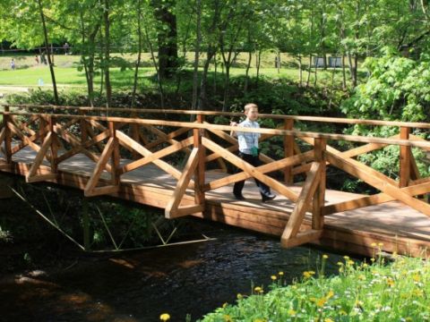 Atjaunots tilts pāri Vecupītei uz estrādi, 12.05. - 20.05.2010., tiltiņa autors Juris Bērziņš, foto Anita Jaunzeme