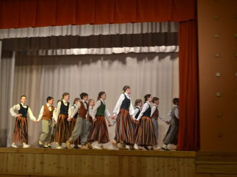 Līgatnes novada vidusskolas deju kolektīvi skatē izcīna I pakāpes diplomus, 26.04.2012. foto Liene Pīlēģe