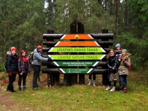 Ēnu dienā skolēni izstrādā priekšlikumus Līgatnes dabas taku attīstībai, Foto Rita Jakovļeva