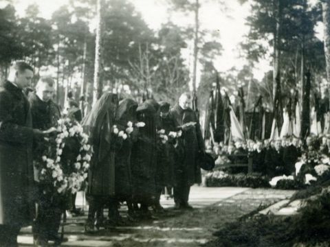 Latvija pastkartēs un apsveikuma kartiņās, no 1919.gada līdz 1937.gadam, foto no Gulbju ģimenes arhīva. Paldies Jānim Gulbim par fotogrāfijām!
