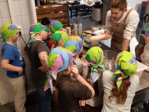 eTwinning projekts &quot;Garšas eksperti&quot;- LNV 2.klase, audzinātāja L.Pīlēģe, sadarbībā ar cafe ZEIT. Foto L.Pīlēģe