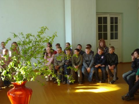 Māmiņas diena novada vidusskolas pamatskolas ēkā, 06.05.2011., foto Līga Zicmane