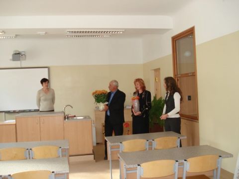 Līgatnes novada vidusskolā atklāj izremontēto dabas zinību kabinetu, 11.10.2011., foto Aija Ziediņa