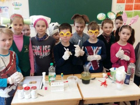 1.a klases skolnieks Edmunds Evelons gatavojas konkursam &quot;Mazs cinītis&quot;. Foto D.Zariņa.