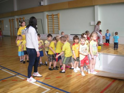 Līgatnes bērnudārzam Sporta diena hallē, 15.04.2013., foto Zane Kalniņa