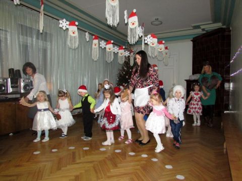 Līgatnes bērnudārza Ežuku grupas Ziemassvētku eglīte 2018. gada 20. decembrī. Zanes Kalniņas foto