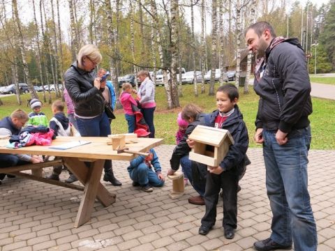 Putnu barotavu izgatavošanas darbnīca Līgatnes dabas takās, 04.10.2014., foto Anda Andrušaite