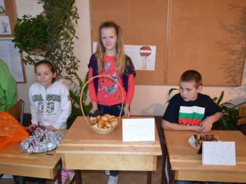 Krēslas stunda un Mārtiņdiena Līgatnes novada vidusskolā. Foto Aija Ziediņa un Liene Pīlēģe