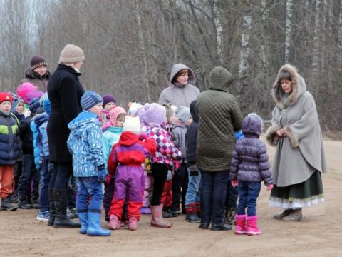 Lapsēnu un Lācēnu ekskursija uz Vienkoču parku 24.03.2015.