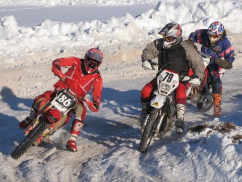 Sacensības skijoringā un motokrosā Līgatnē, 06.03.2010., foto Anita Jaunzeme