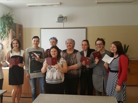 11-klasnieki saņem profesionālās pilnveides programmas &quot;Projektu vadība&quot; sertifikātus 2017. gada 5. aprīlī. Foto: Dace Bērziņa