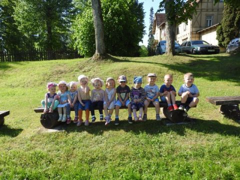 Līgatnes bērnudārza Zaķēnu grupiņas mācību gada noslēguma pasākums. Ingas Krieviņas foto.