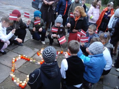 Latvijas nedēļa Līgatnes novada vidusskolas Pamatskolas ēkā, 2010.,  foto Līga Zicmane
