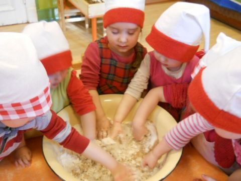 Ko &quot;Zaķēni&quot; dara ziemā, Līgatnes bērnudārzs, foto Līksma Vizule