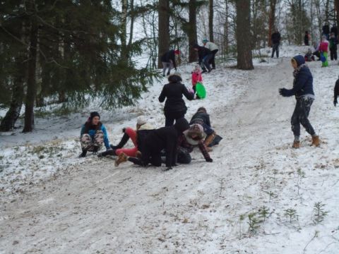 Sniega diena Līgatnes novada vidusskolā Strautu ielā 4    13.01.2017. Foto LNV skolotājas.