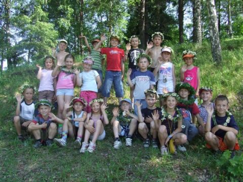 Dabas pētnieku nometne Līgatnes novada vidusskolā, 2011.gada jūnijs, foto Santa Šūmane un Liene Pīlēģe
