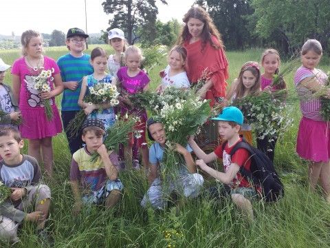 Vainagu pīšana un dabaspētnieku nometnes noslēgums 06.06.2014. Foto Aija Ziediņa