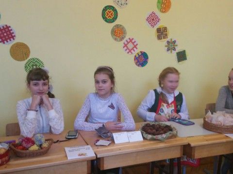 Mārtiņdienas tirdziņš Līgatnes novada vidusskolā. LNV skolotāju foto.