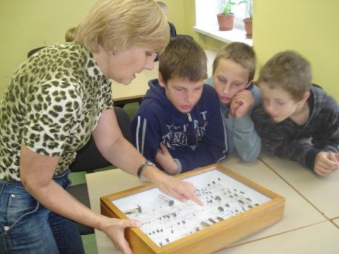 Līgatnes novada vidusskolā viesojas Dabas muzeja speciālisti. 22.10.2012. Foto Aija Ziediņa