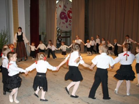 Māmiņdienas koncerts Līgatnes kultūras namā, 09.05.2010., foto Anita Jaunzeme