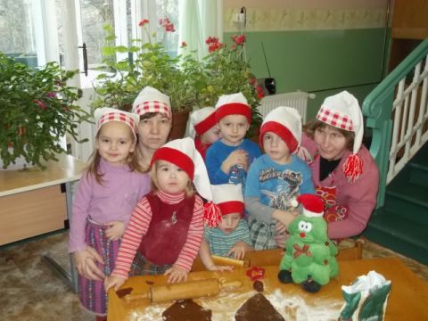 Gatavošanās Ziemassvētkiem 2013 Līgatnes bērnudārzā Gaujas ielā 7, foto no PII arhīva, Veronikas Akmenes izlase