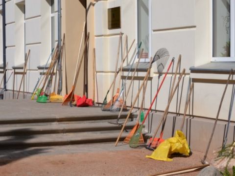 Lielā talka Līgatnes novada vidusskolā, turpinājums, 29.04.2011., foto Liene Pīlēģe