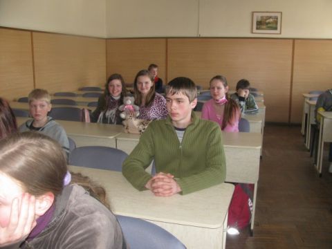 7A un 8A klase piedalījās Universitāšu un skolu starptautiskajā sadarbības projektā par ilgtspējīgu enerģijas izmantošanu un klimata pārmaiņām (SAUCE), 15.04.2011., foto Baiba Aizupiete