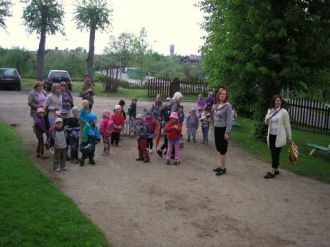 Līgatnes bērnudārzs Vienkoču parkā, 21.05.2012., foto Zane Kalniņa