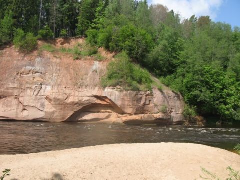 Gauja &quot;Ķūķu klintis&quot;, jūnijs 2011, foto Ainārs Šteins