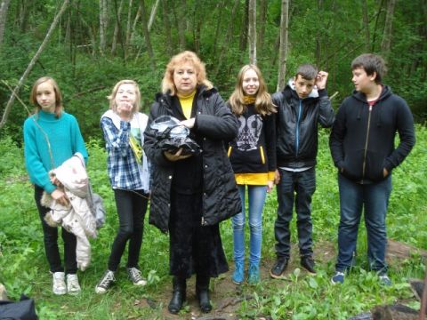7B klases pārgājiens gar Līgatnes upīti, 30.05.2014., foto Līga Zicmane