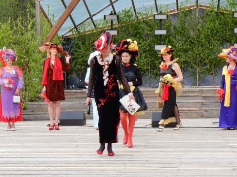 Līgatnes novada svētki. Uzstājas modes studija &quot;Flora Pluss&quot;. Foto: Anita Jaunzeme