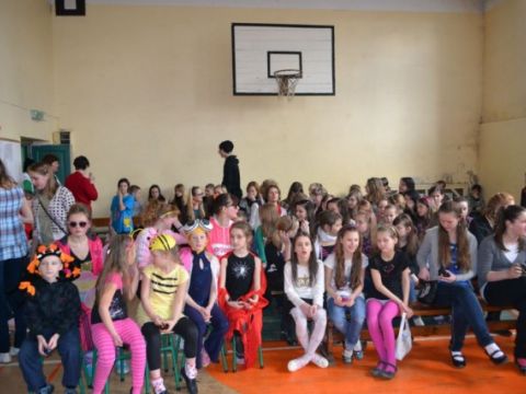 Popiela Līgatnes novada vidusskolā, 30.03.2012., foto Liene Pīlēģe, Monta Skrastiņa