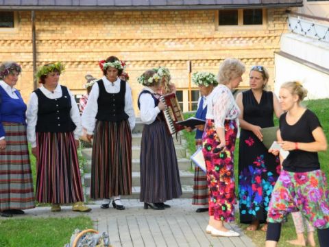 Lustīga līgošana Lauku sētā Ratniekos, Līgatnes novadā, 23.06.2013., foto Anita Jaunzeme