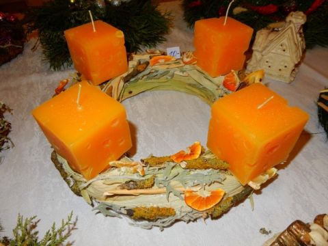 Adventes vainagi Līgatnes kultūras namā, 04.12.2014., foto Anita Jaunzeme