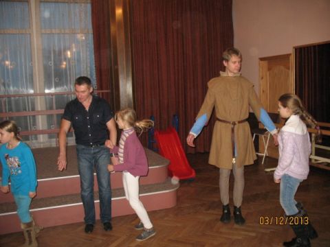 Līgatnes Mūzikas un mākslas skolas organizētās Seno deju meistarklases 03.12.2013. Foto Irita Merga