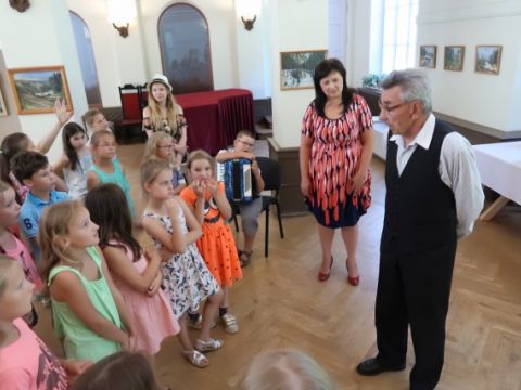 Leonarda Krivma izstādes atklāšana Līgatnes kultūras namā 2018. gada 18. jūlijā. Madaras Židauas foto.