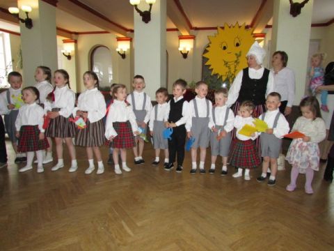 Bērnudārza māmiņdienas koncerts Līgatnes kultūras namā 2017. gada 9. maijā. Zanes Kalniņas foto