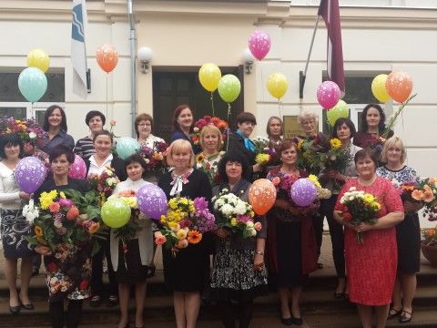 Sveiciens Skolotāju dienā! LNV skolotāju foto