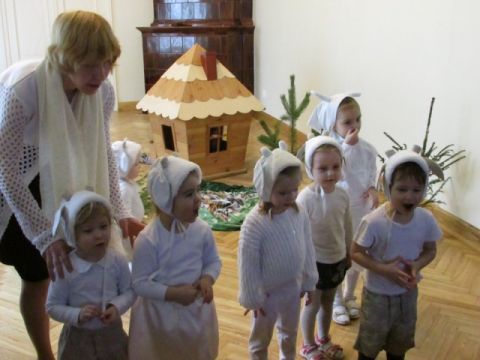 Zaķēnu teātris &quot;Vilks un 7 kazlēni&quot; Līgatnes bērnudārzā. Foto: Zane Kalniņa