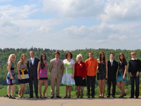 Pēdējais zvans Līgatnes novada vidusskolā, 20.05.2011., foto Liene Pīlēģe, 9.A klase, Rūdolfs Kūriņš un trijkājis