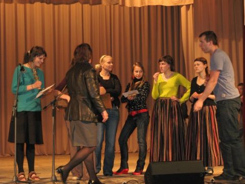 Nepublicētas fotogrāfijas no arhīva, Līgatnes vidusskolas  salidojuma koncerta ģenerālmēģinājums, 2009.gada 7.maijā, foto Anita Jaunzeme