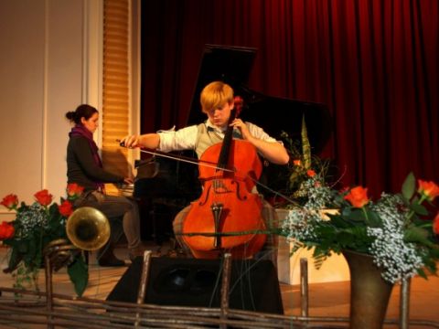 Tuvojas Līgatnes Mūzikas un Mākslas skolas 20 gadu jubilejas kocerts, 20.04.2012., foto Anita Jaunzeme