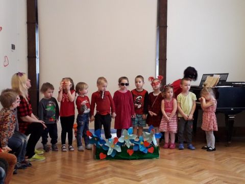 Briļļu balle Līgatnes pilsētas bērnudārzā 2019. gada 13. februārī. Zanes Kalniņas foto