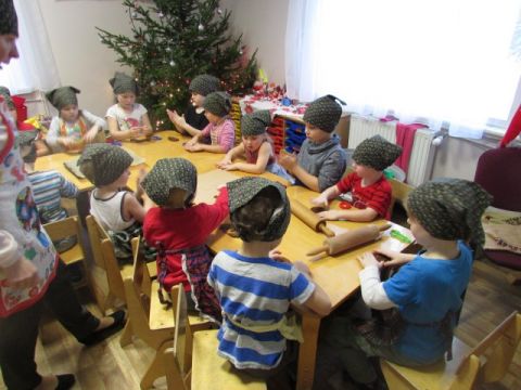 Līgatnes bērnudārza Vāverēnu grupas Ziemassvētku eglīte 2018. gada 21. decembrī. Zanes Kalniņas foto